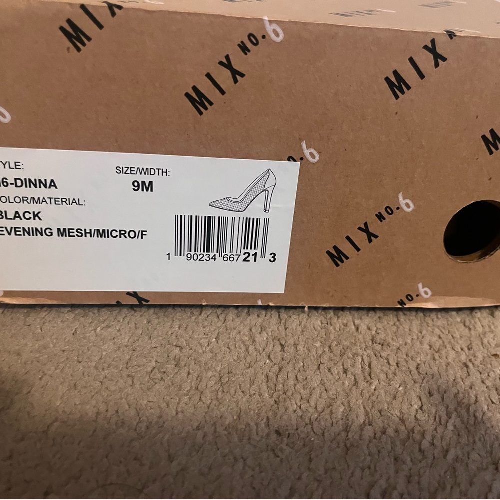 Women’s Shoe - Picture 4 of 5